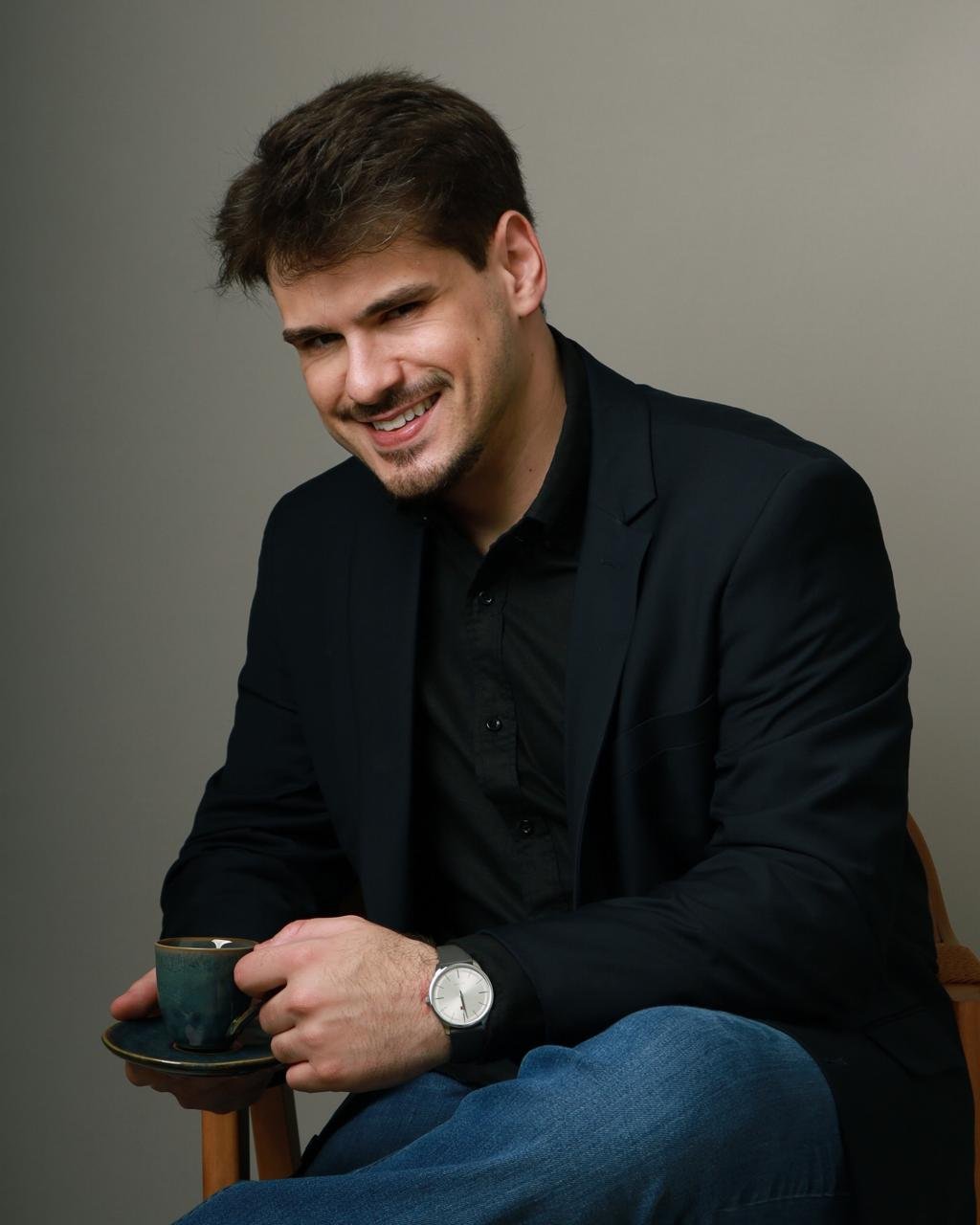Dr. Bernardo Resende